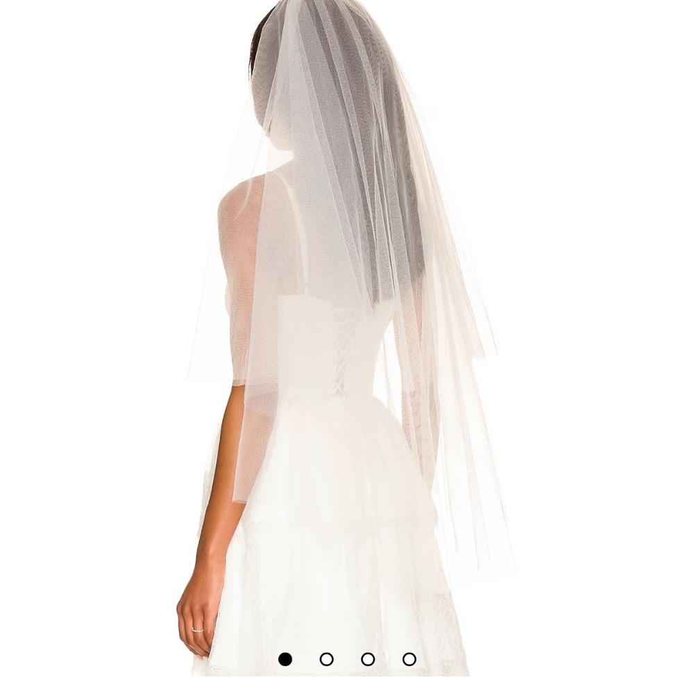 Brand New double tier Veil